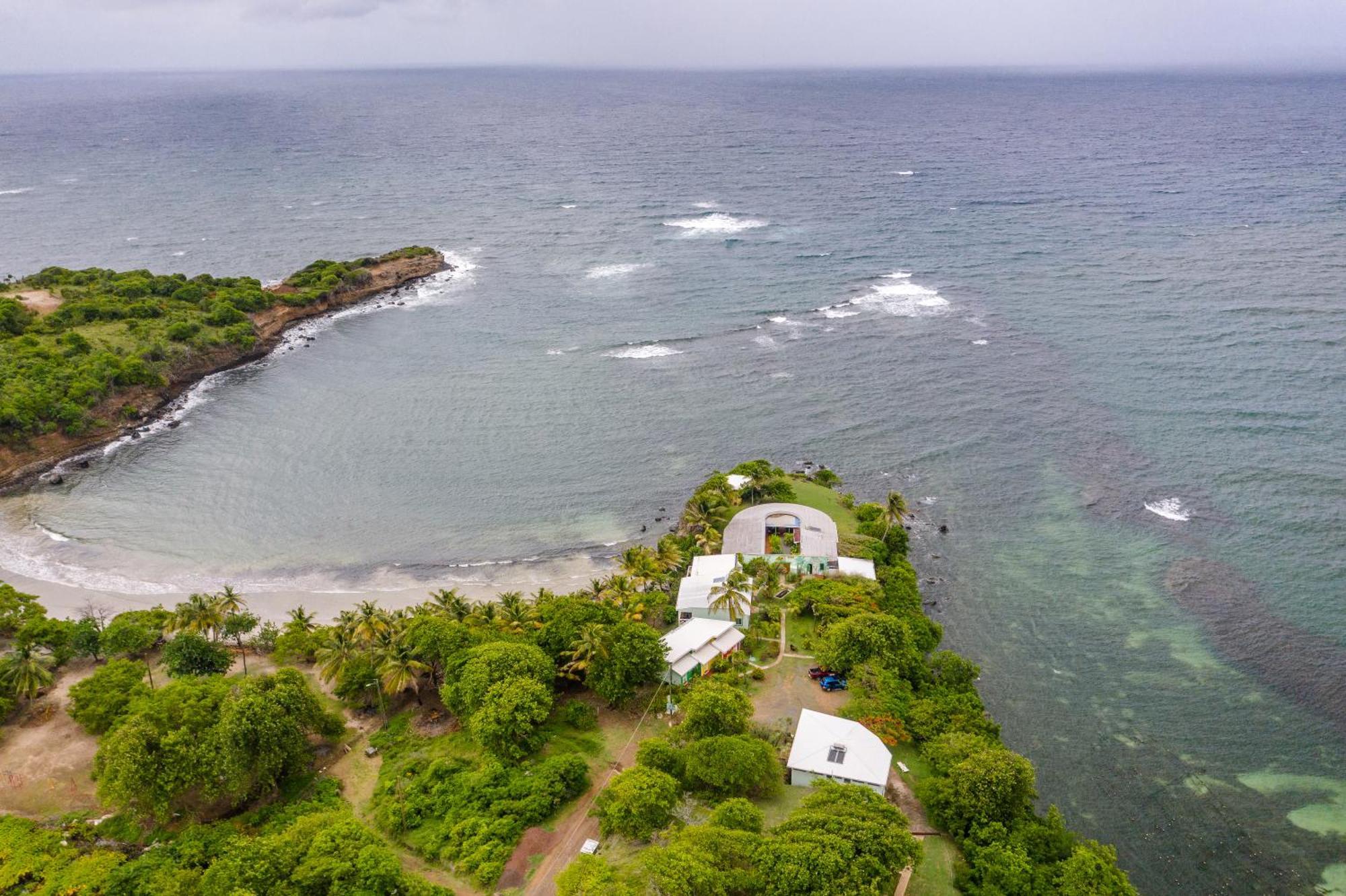 Two Bays Beach Villa, Apartment, And Studios Crochu Chambre photo