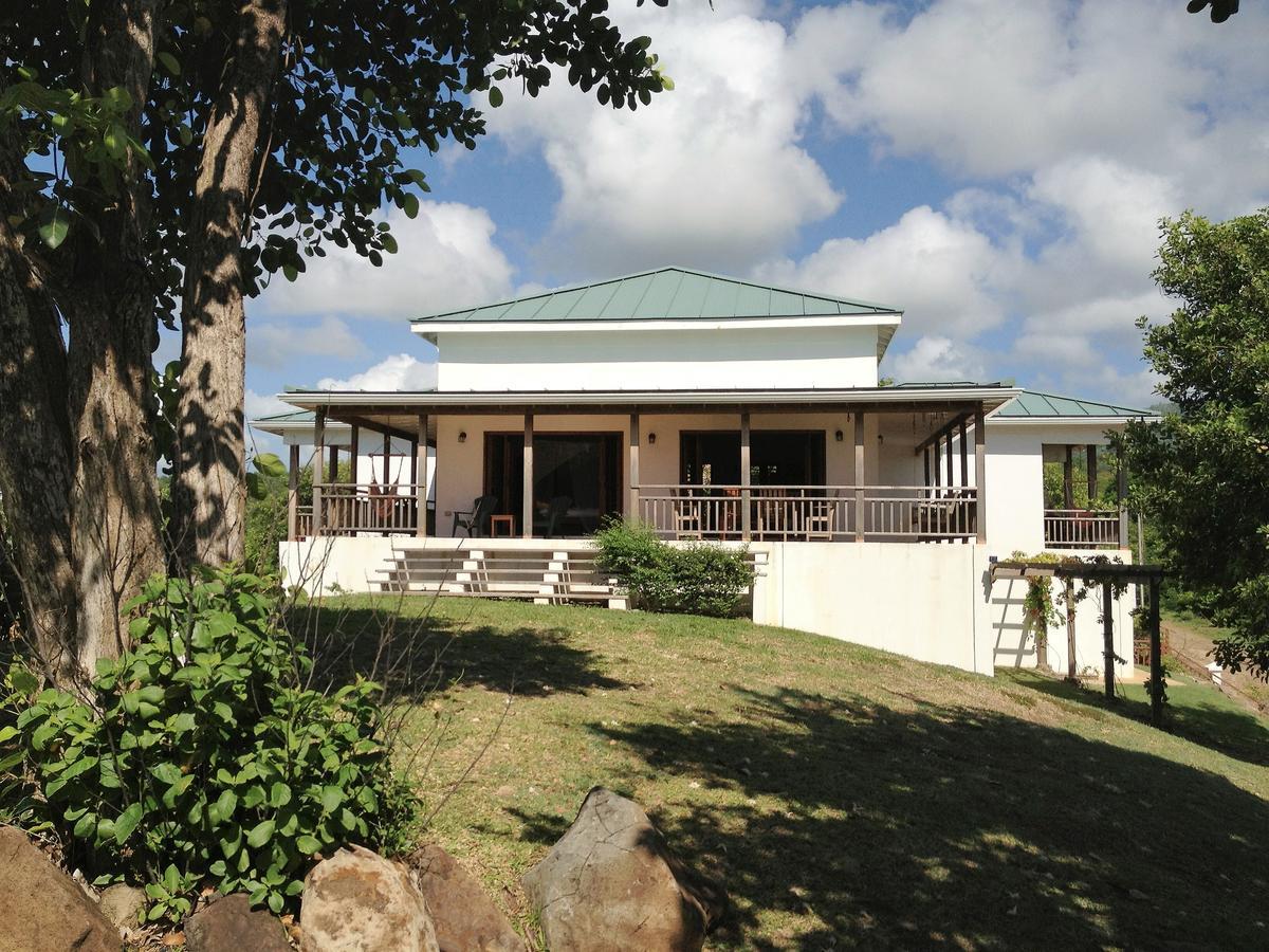 Two Bays Beach Villa, Apartment, And Studios Crochu Chambre photo